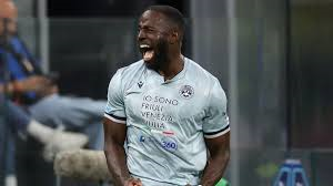 Englishman Keinan Davis scored and assisted as Udinese beat Inter in a frantic encounter at San Siro.