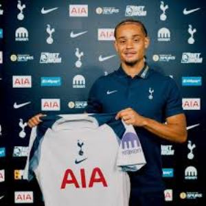 Tottenham sign Simons from RB Leipzig for £52m.