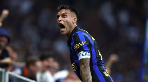 Reigning Serie A champions Inter Milan came from 2-0 down to earn a superb win against last year's runners-up Napoli.