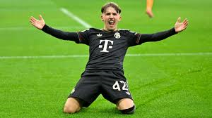 Teenage sensation Lennart Karl scored in successive games as Bayern Munich beat the Bundesliga's bottom side Borussia Monchengladbach to maintain their perfect start to the season.