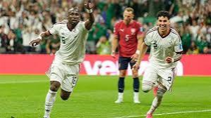 Mexico scored three second-half goals to eliminate the Czech Republic from the World Cup and end the group phase with maximum points.