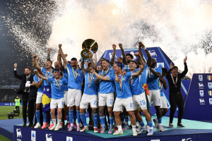 Scotland midfielder Scott McTominay scored a spectacular scissor-kick volley to help Napoli beat Cagliari and take the club to their fourth Serie A title.