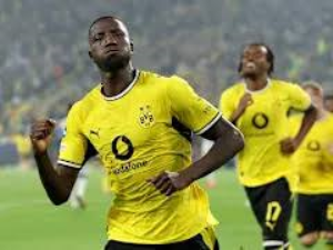 Greece midfielder Konstantinos Karetsas had to leave the pitch with "circulatory problems" during Dortmund's Champions League win against Villarreal.