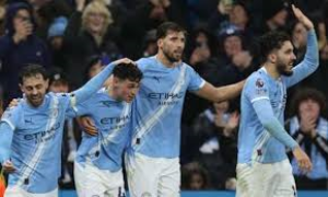 Manchester City blew the Premier League title race wide open by capitalising on leaders Arsenal's defeat in comfortably dispatching Sunderland at Etihad Stadium.