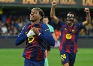 Barcelona restored their four-point lead over Real Madrid at the top of La Liga with an entertaining victory over 10-man Villarreal.