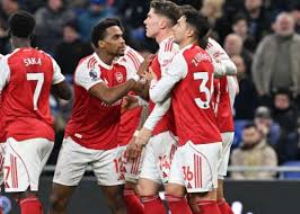 Arsenal secured the win they needed at Everton to return to the top of the Premier League in a scrappy encounter at Hill Dickinson Stadium.