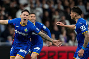 Real Madrid missed the chance to move within one point of La Liga leaders Barcelona after Martin Satriano's spectacular strike gave Getafe a shock win at the Bernabeu.