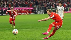 Bayern Munich moved nine points clear at the top of the Bundesliga with a late draw against bottom side Mainz.
